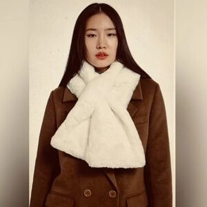 NWT Apparis Bambi Ivory Pull-Through Recycled PLUCHE Faux Fur Vegan Scarf - OS